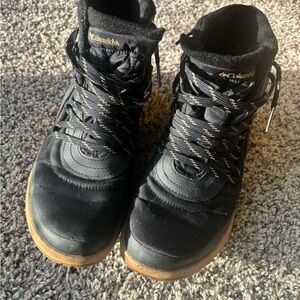 Columbia Black and Tan Winter Boots
